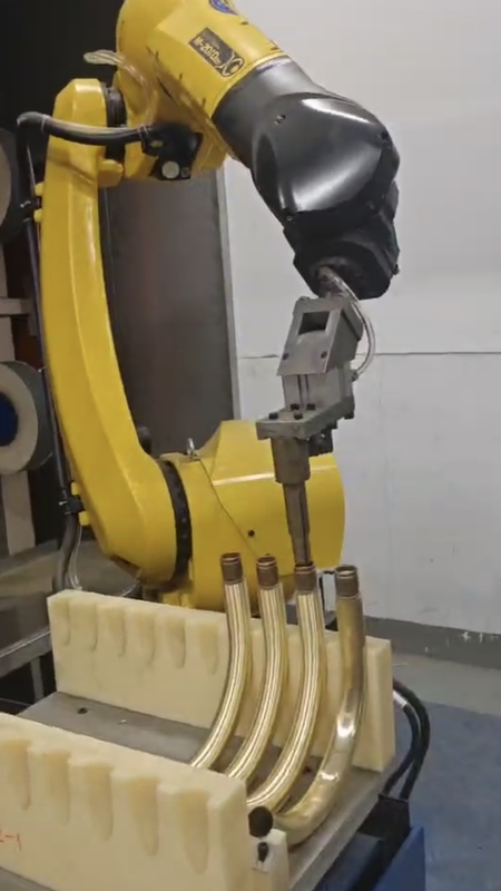 Four Station Robot Grinder Over 70% Yield for Copper Alloy Bathroom Faucet Sanding